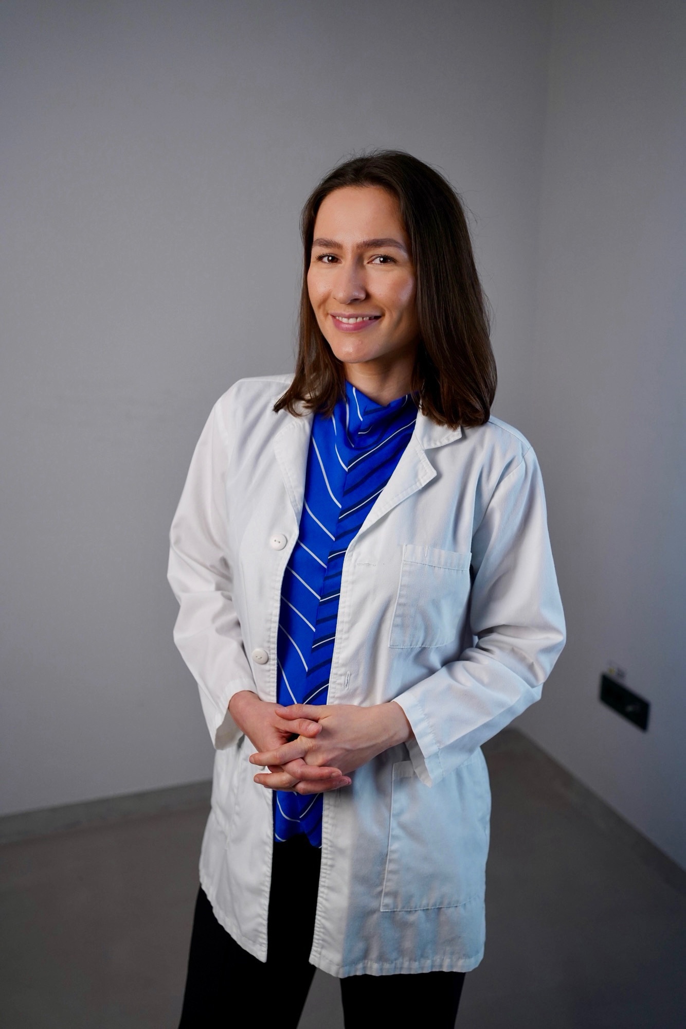 Dr. Diana Hădăreanu în halat